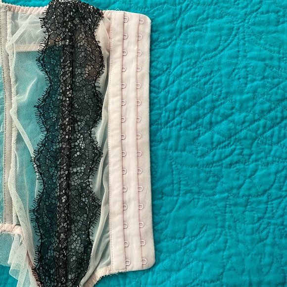 VS pink corset - Picture 2 of 4